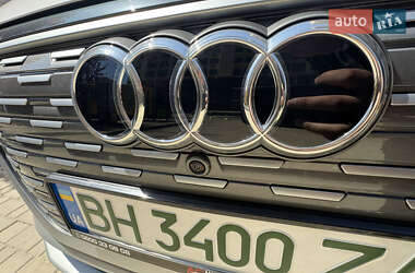 Позашляховик / Кросовер Audi Q4 e-tron 2024 в 