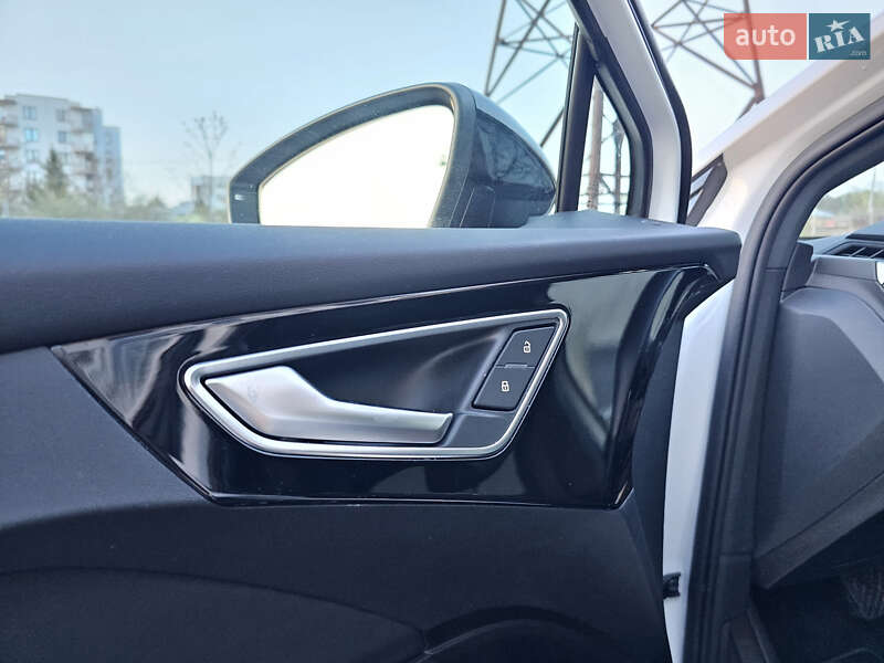 Внедорожник / Кроссовер Audi Q4 e-tron 2023 в Львове