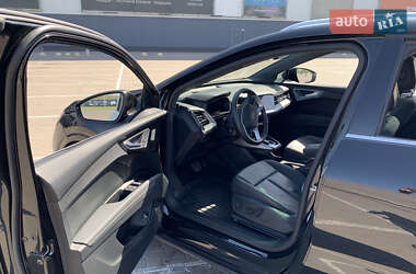 Внедорожник / Кроссовер Audi Q4 e-tron 2022 в 