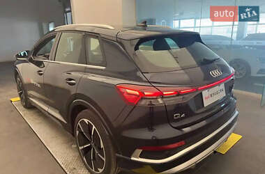 Позашляховик / Кросовер Audi Q4 e-tron 2023 в 