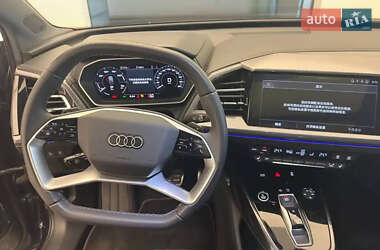 Позашляховик / Кросовер Audi Q4 e-tron 2023 в 