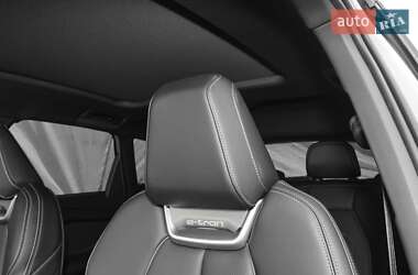 Позашляховик / Кросовер Audi Q4 e-tron 2024 в 