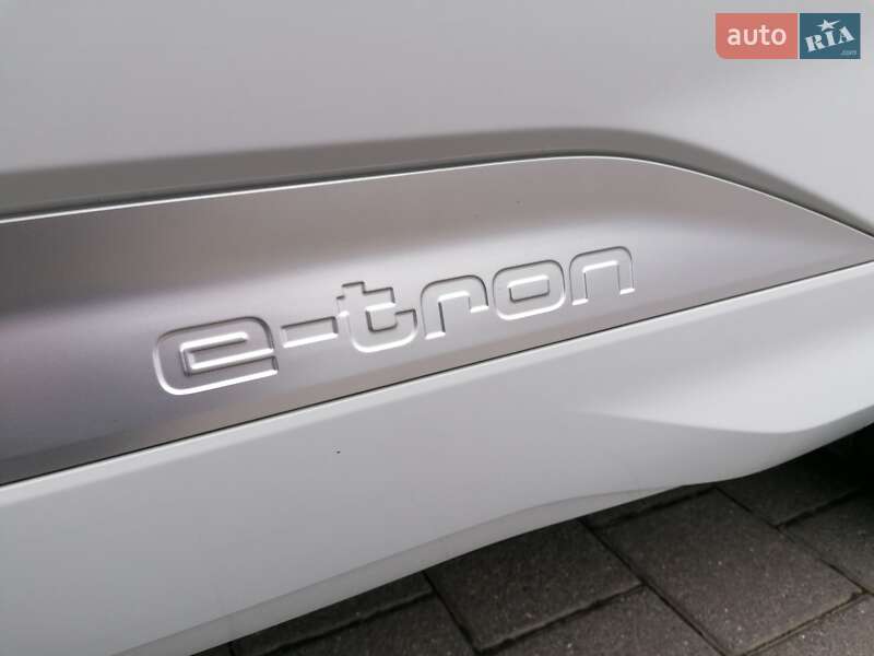 Позашляховик / Кросовер Audi Q4 e-tron 2023 в Мукачевому