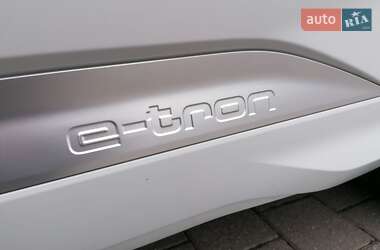 Позашляховик / Кросовер Audi Q4 e-tron 2023 в 
