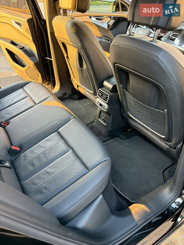 Позашляховик / Кросовер Audi Q4 e-tron 2022 в Ірпені