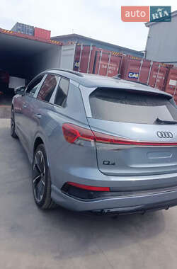 Позашляховик / Кросовер Audi Q4 e-tron 2024 в 