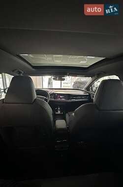 Внедорожник / Кроссовер Audi Q4 e-tron 2023 в 