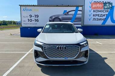 Позашляховик / Кросовер Audi Q4 e-tron 2025 в 