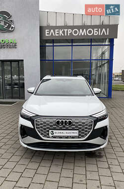 Позашляховик / Кросовер Audi Q4 e-tron 2023 в 