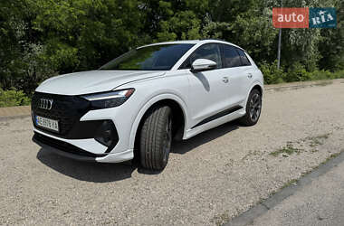 Внедорожник / Кроссовер Audi Q4 e-tron 2024 в 