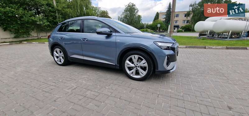 Внедорожник / Кроссовер Audi Q4 e-tron 2023 в Тернополе