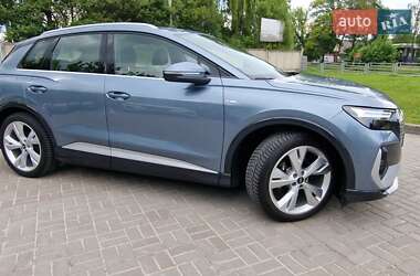 Позашляховик / Кросовер Audi Q4 e-tron 2023 в 