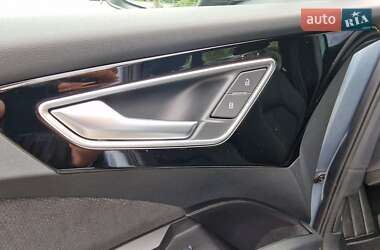 Позашляховик / Кросовер Audi Q4 e-tron 2023 в 