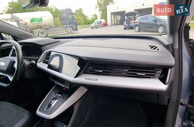 Позашляховик / Кросовер Audi Q4 e-tron 2023 в 