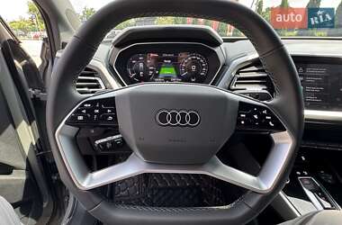 Позашляховик / Кросовер Audi Q4 e-tron 2024 в 