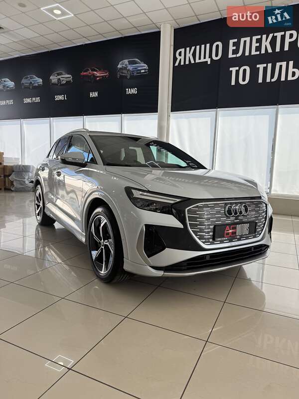 Внедорожник / Кроссовер Audi Q4 e-tron 2022 в 