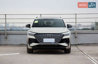 Внедорожник / Кроссовер Audi Q4 e-tron 2024 в 