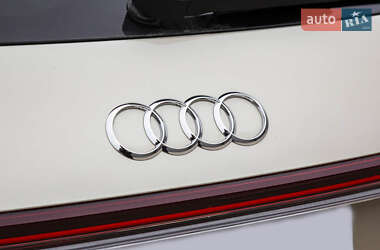 Внедорожник / Кроссовер Audi Q4 e-tron 2024 в 