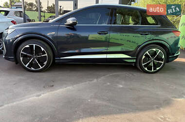 Позашляховик / Кросовер Audi Q4 e-tron 2024 в 