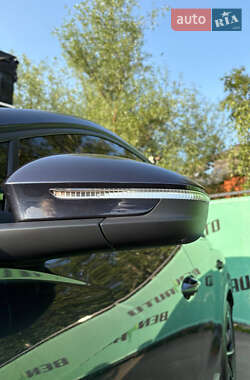 Позашляховик / Кросовер Audi Q4 e-tron 2024 в 