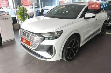 Внедорожник / Кроссовер Audi Q4 e-tron 2023 в 
