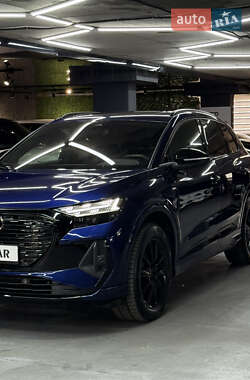 Позашляховик / Кросовер Audi Q4 e-tron 2023 в 