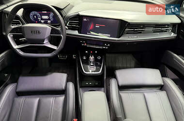 Позашляховик / Кросовер Audi Q4 e-tron 2023 в 