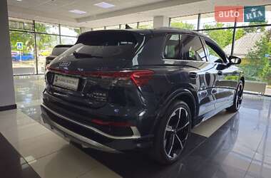 Позашляховик / Кросовер Audi Q4 e-tron 2023 в 