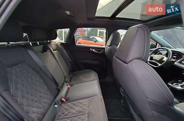 Внедорожник / Кроссовер Audi Q4 e-tron 2023 в 