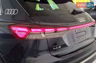 Внедорожник / Кроссовер Audi Q4 e-tron 2023 в 