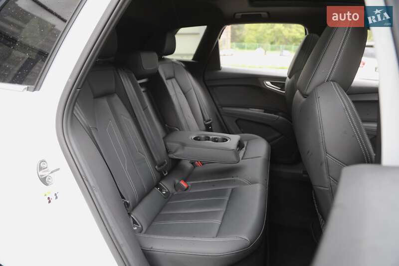 Позашляховик / Кросовер Audi Q4 e-tron 2023 в Харкові