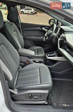 Внедорожник / Кроссовер Audi Q4 e-tron 2023 в 