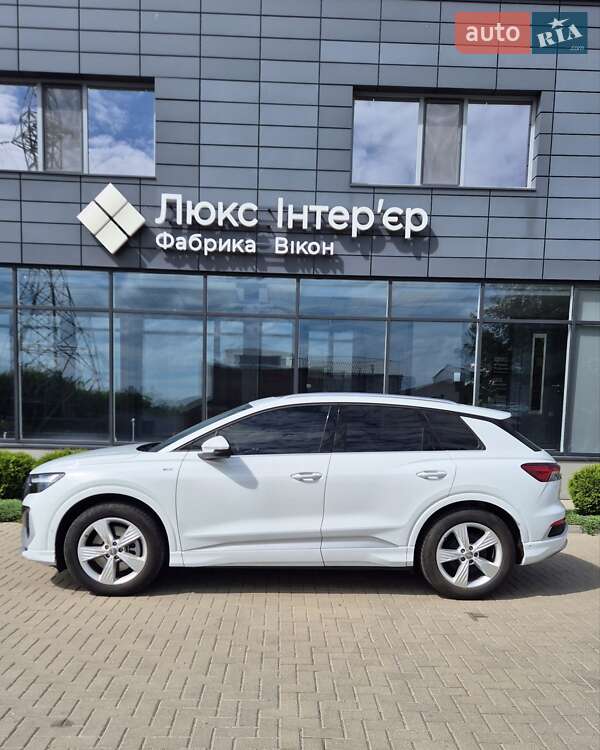 Внедорожник / Кроссовер Audi Q4 e-tron 2023 в 