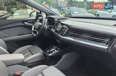 Внедорожник / Кроссовер Audi Q4 e-tron 2024 в 