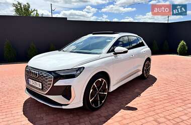 Позашляховик / Кросовер Audi Q4 e-tron 2022 в 