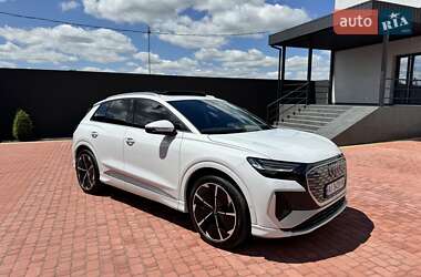 Позашляховик / Кросовер Audi Q4 e-tron 2022 в 