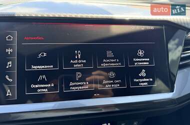 Позашляховик / Кросовер Audi Q4 e-tron 2022 в 