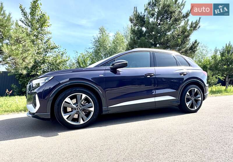 Позашляховик / Кросовер Audi Q4 e-tron 2022 в 