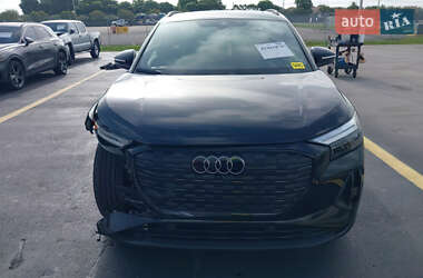 Позашляховик / Кросовер Audi Q4 e-tron 2024 в 