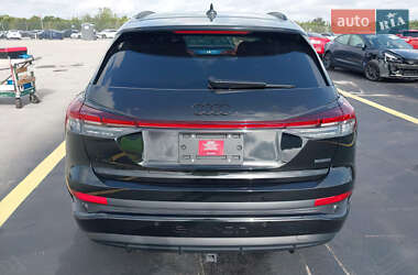 Позашляховик / Кросовер Audi Q4 e-tron 2024 в 