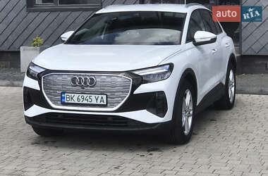Внедорожник / Кроссовер Audi Q4 e-tron 2023 в 