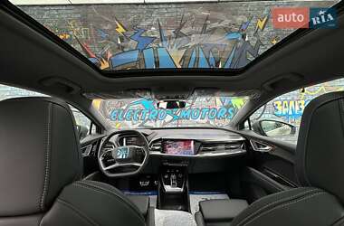 Позашляховик / Кросовер Audi Q4 e-tron 2025 в 