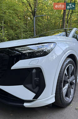 Внедорожник / Кроссовер Audi Q4 e-tron 2022 в 