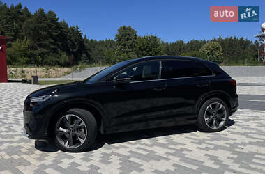 Позашляховик / Кросовер Audi Q4 e-tron 2021 в 