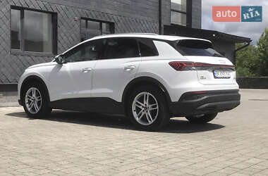 Позашляховик / Кросовер Audi Q4 e-tron 2023 в 