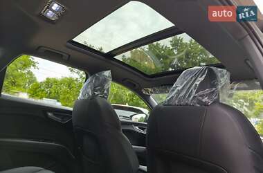 Позашляховик / Кросовер Audi Q4 e-tron 2025 в 
