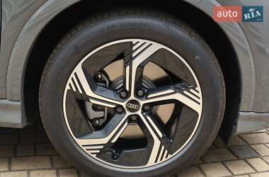 Позашляховик / Кросовер Audi Q4 e-tron 2025 в 