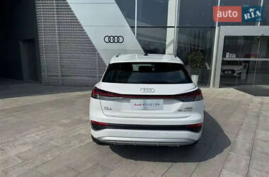 Позашляховик / Кросовер Audi Q4 e-tron 2023 в 