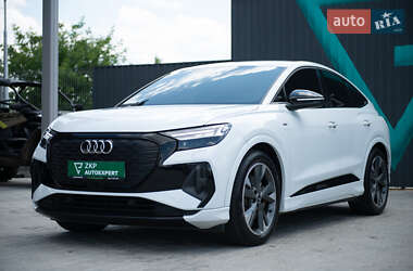 Позашляховик / Кросовер Audi Q4 e-tron 2022 в 