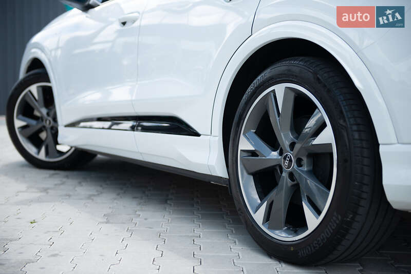 Позашляховик / Кросовер Audi Q4 e-tron 2022 в Мукачевому